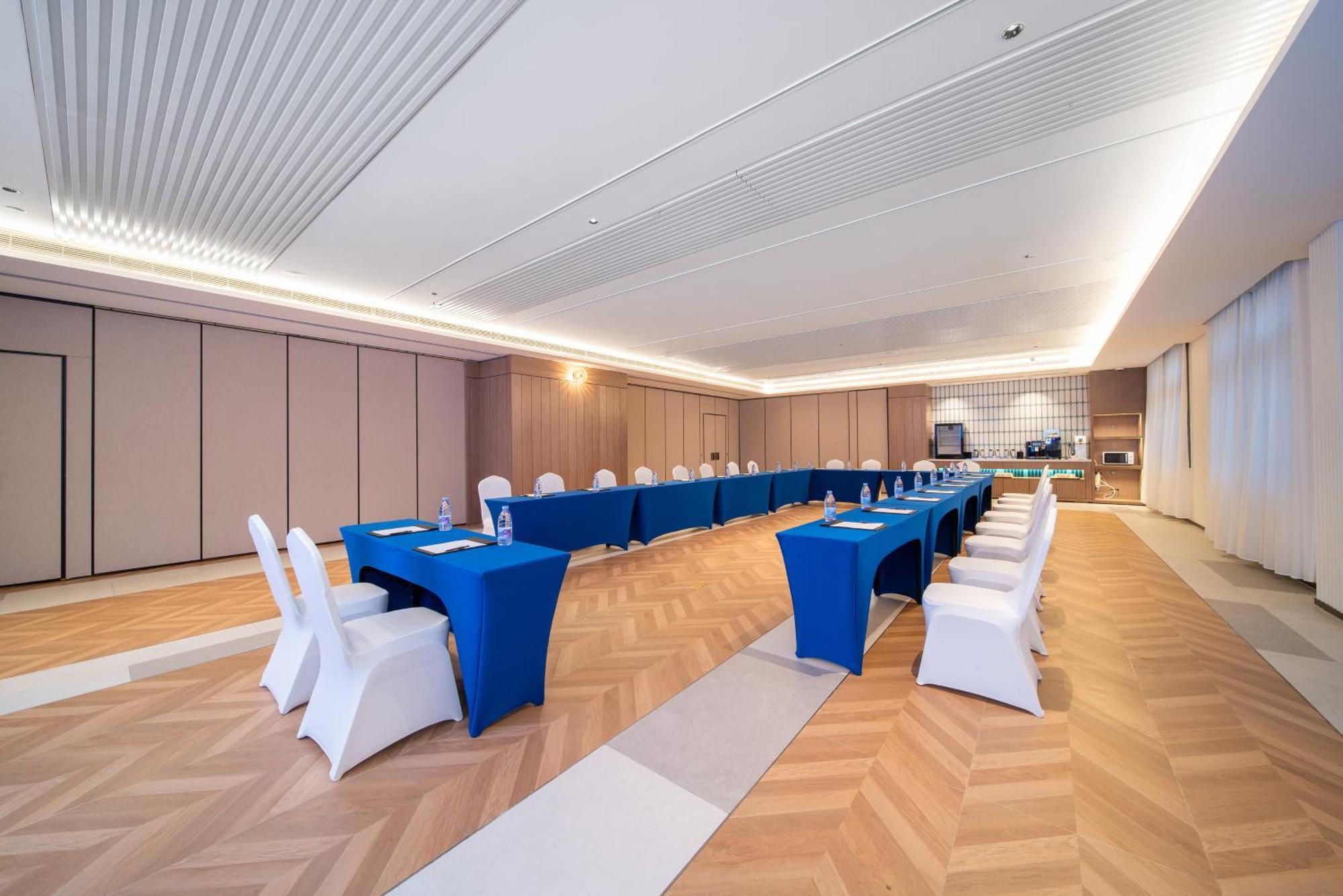 Holiday Inn Express Shanghai Pujiang Lianhang Road By Ihg Exterior photo