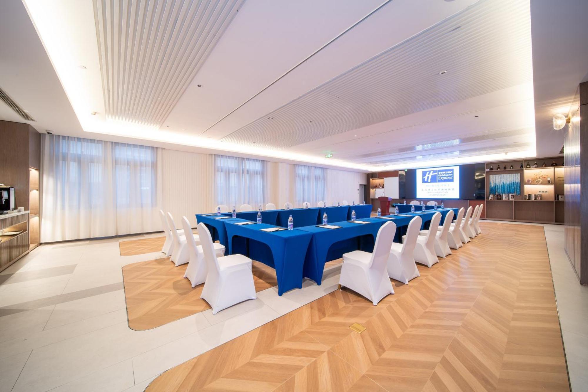 Holiday Inn Express Shanghai Pujiang Lianhang Road By Ihg Exterior photo