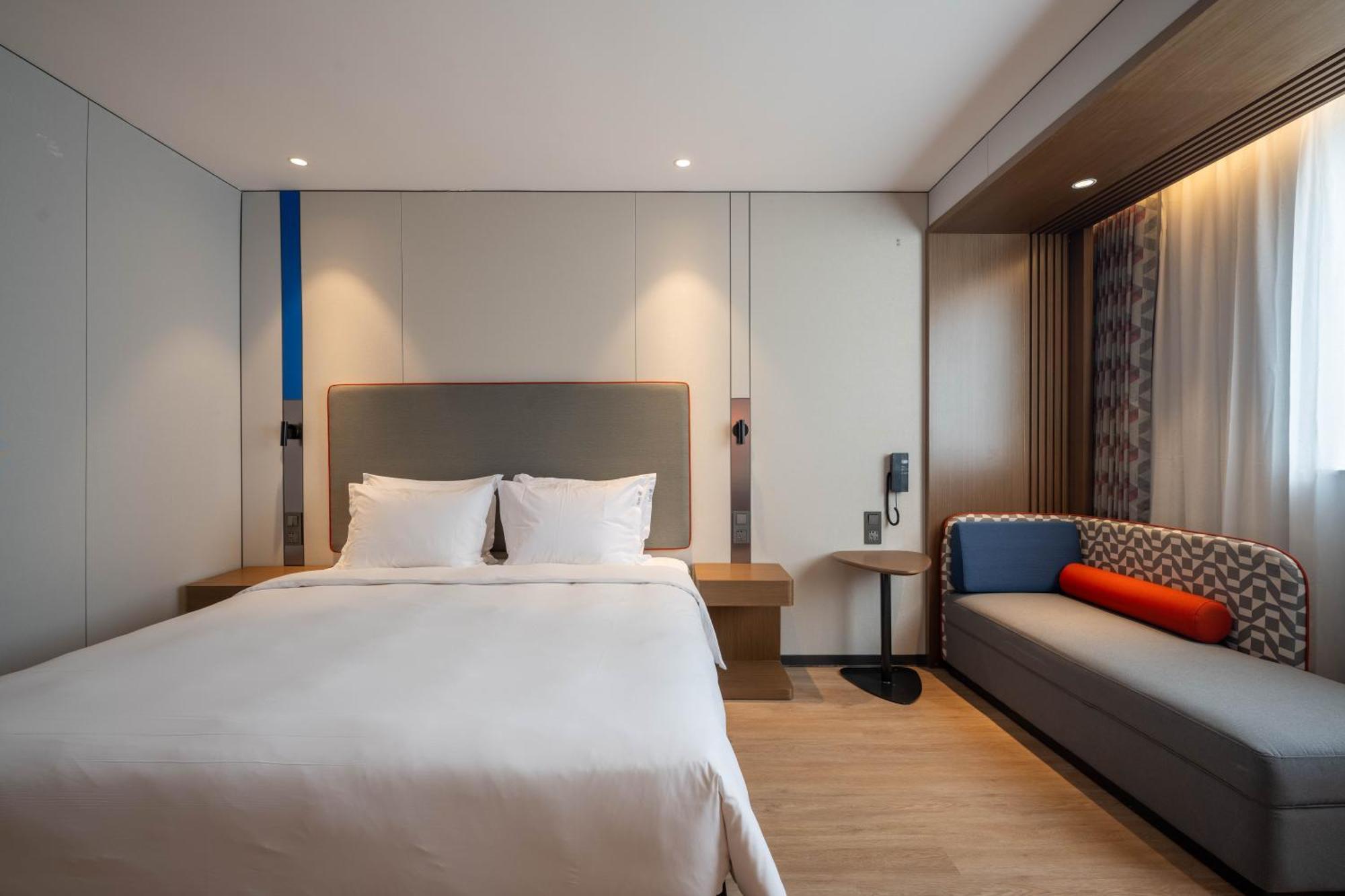 Holiday Inn Express Shanghai Pujiang Lianhang Road By Ihg Exterior photo